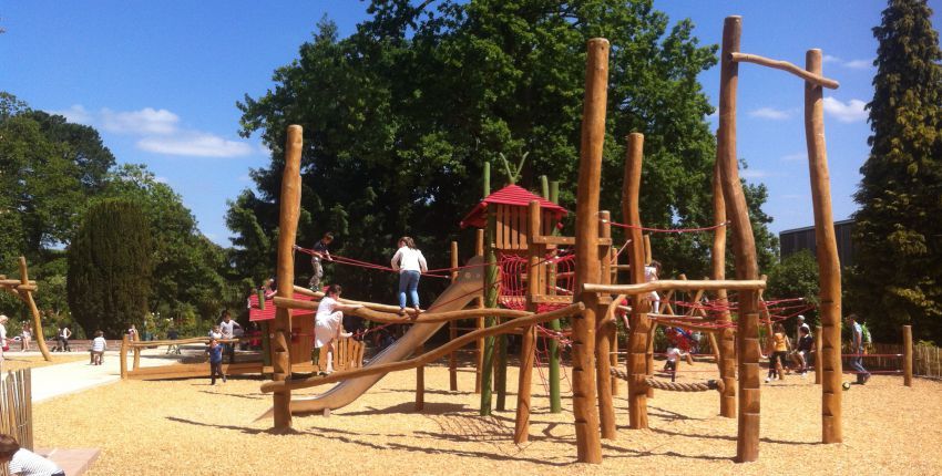 Aire de jeux extérieur pour enfants, bacs à sable et plus